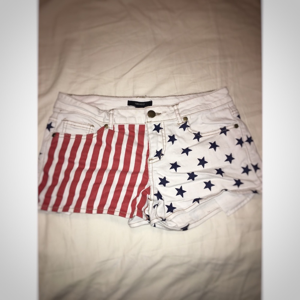 Stars & stripes jean shorts.